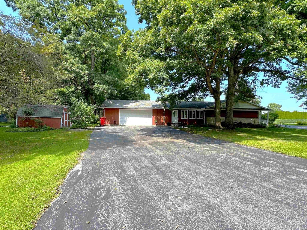 Photo of 6278 E Woodhaven Court, Monticello, IN 47960 (MLS # 202635593)