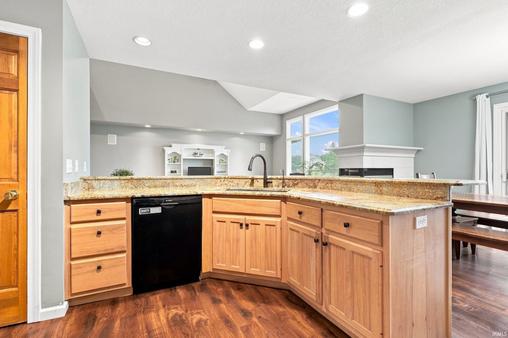 Photo of 12811 Crystal Creek Parkway, Fort Wayne, IN 46845 (MLS # 202632402)