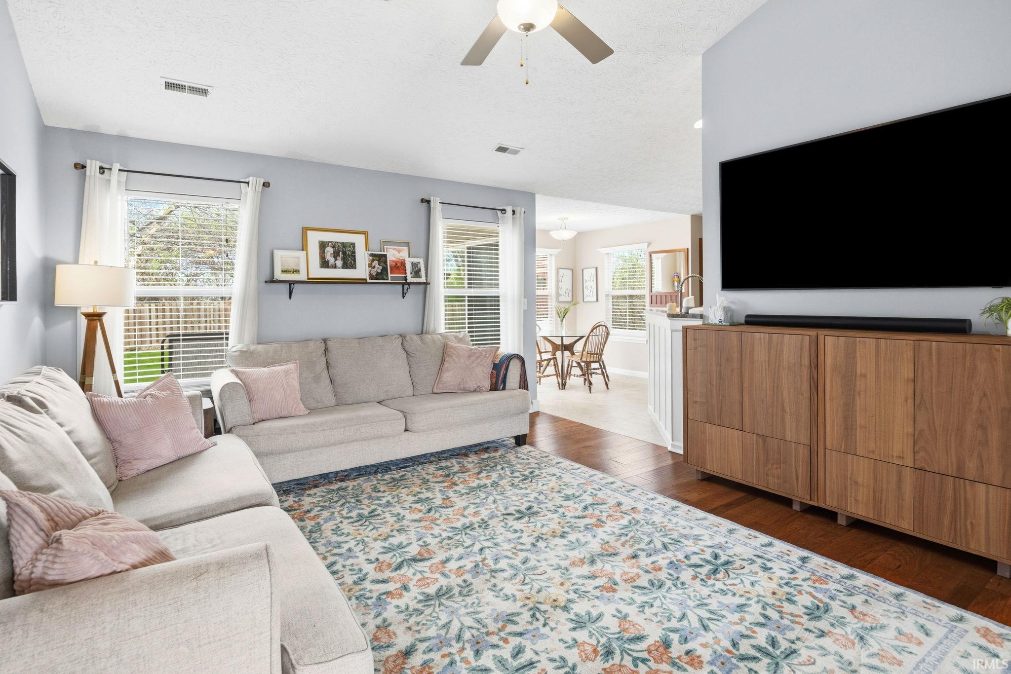 2812 Grosbeak Lane