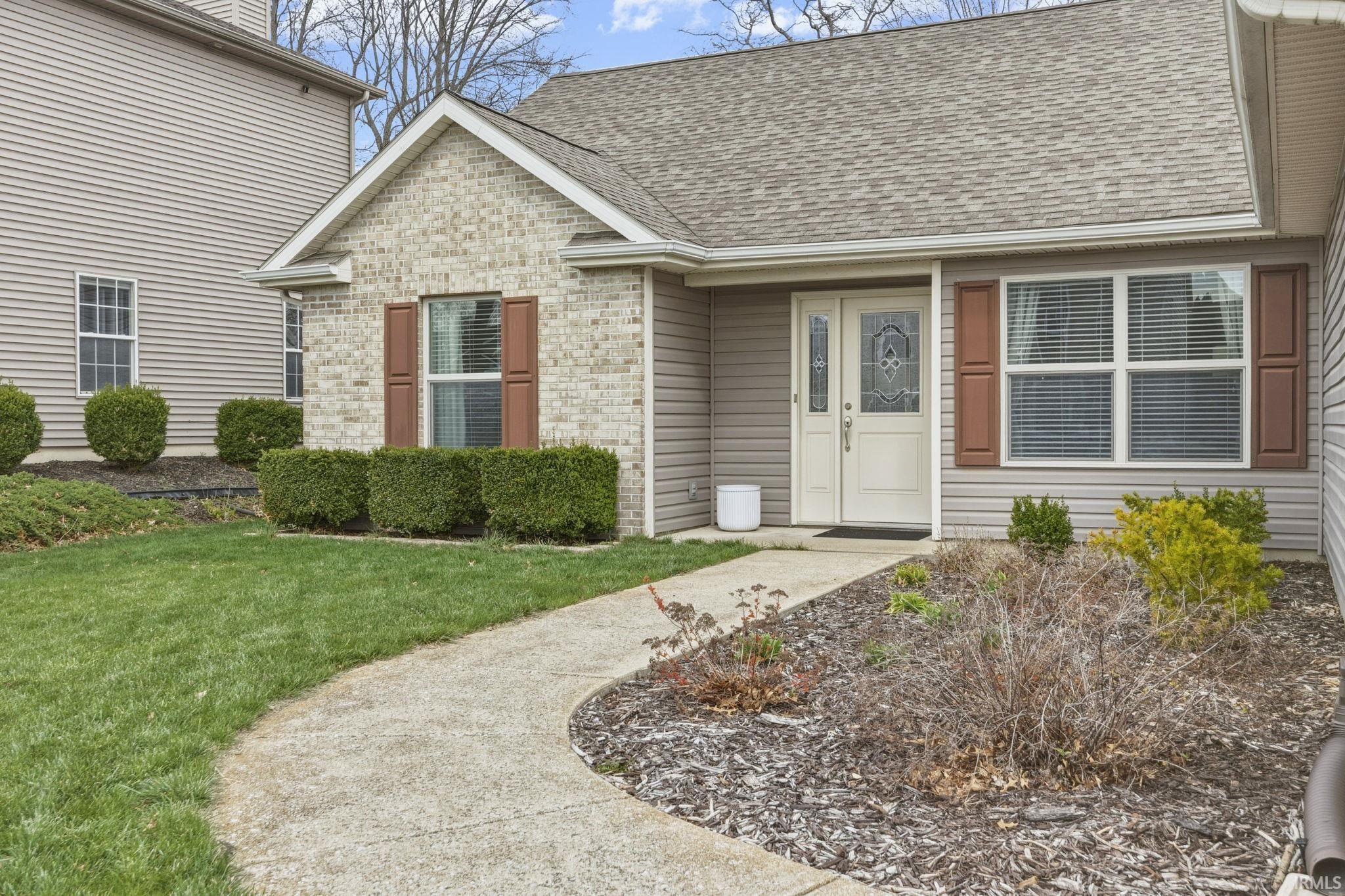 2812 Grosbeak Lane