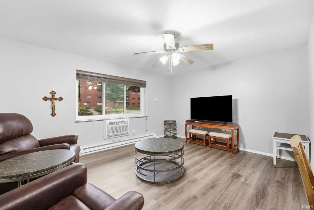 Photo of 2927 Westbrook Drive #B102, Fort Wayne, IN 46805 (MLS # 202633093)