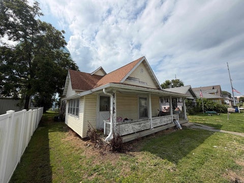Tiny photo for 515 J Street, Bedford, IN 47421 (MLS # 202638787)