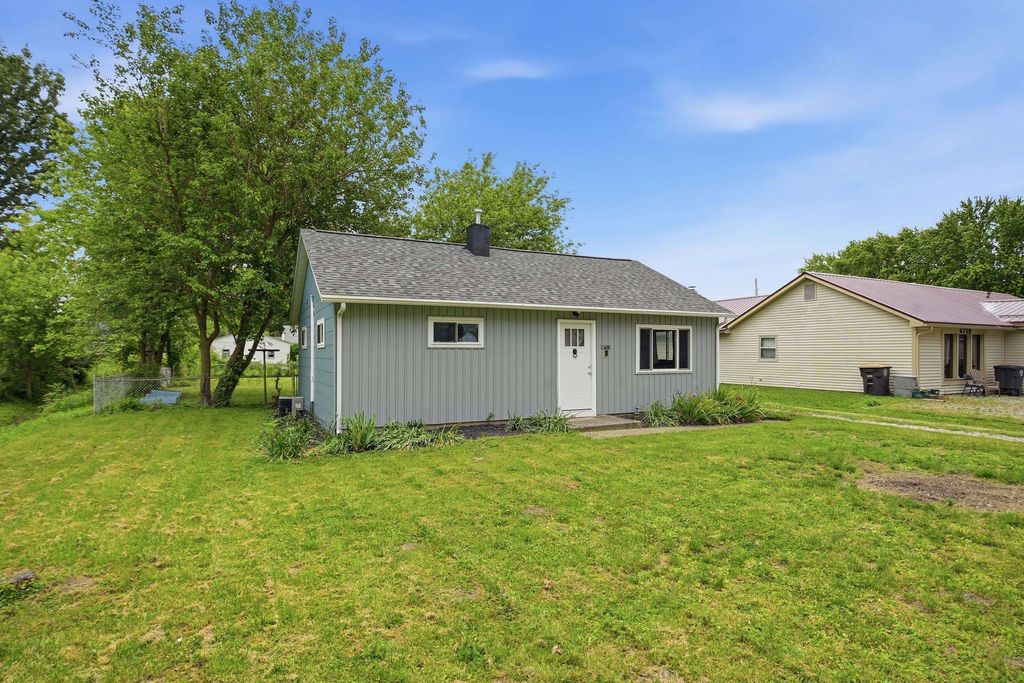 Photo of 4711 W CEDAR CREST Circle, Fort Wayne, IN 46809 (MLS # 202621158)