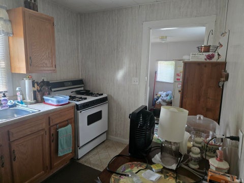 Tiny photo for 1615 W 9Th Street, Marion, IN 46953 (MLS # 202630120)