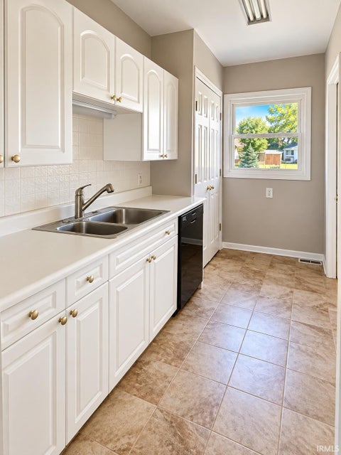 Tiny photo for 7427 Capri Drive, Fort Wayne, IN 46819 (MLS # 202643775)