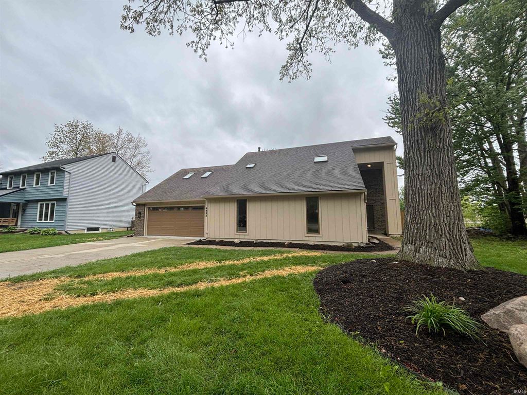 Photo of 6823 Laurelwood Cove, Fort Wayne, IN 46835 (MLS # 202616039)