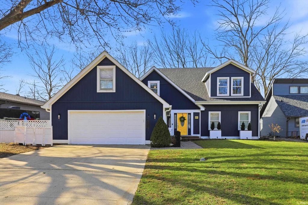 Photo of 180 Bayshore Drive, Cicero, IN 46034 (MLS # 202607614)