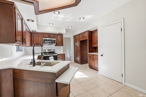Tiny photo for 16066 Baywood Lane, Granger, IN 46530 (MLS # 202643756)