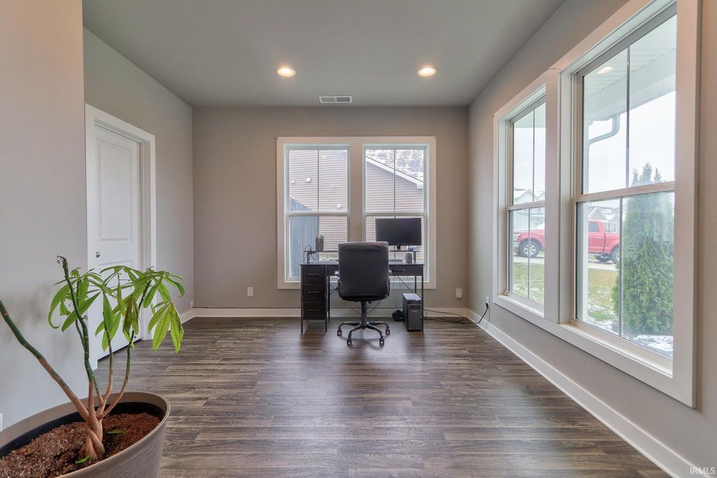 Photo of 5509 Baywater Drive, Newburgh, IN 47630 (MLS # 202548204)