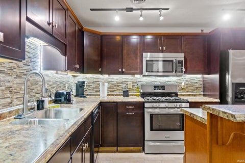 Tiny photo for 616 W Superior Street, Fort Wayne, IN 46802 (MLS # 202633743)