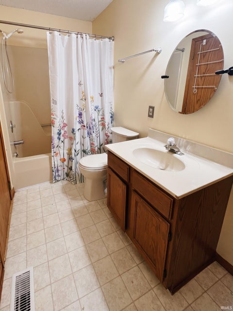 Tiny photo for 2919 Squire Lane, Evansville, IN 47715 (MLS # 202636362)