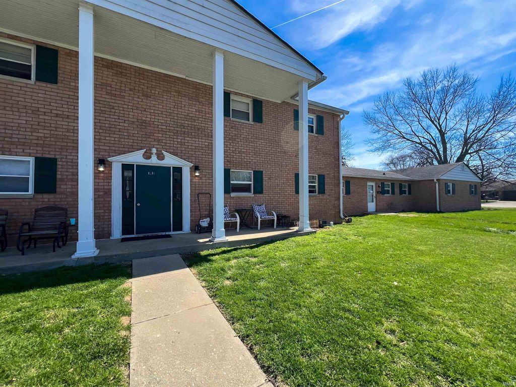 Photo of 1410 E Jefferson Street, Franklin, IN 46131 (MLS # 202610440)