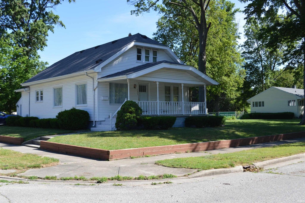 Photo of 1400 Grant Street, Elkhart, IN 46514 (MLS # 202626337)
