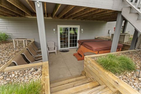 Tiny photo for 51280 Coveside Drive, Granger, IN 46530 (MLS # 202619925)