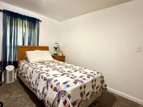 Tiny photo for 5101 Bassett Avenue, Evansville, IN 47715 (MLS # 202633243)