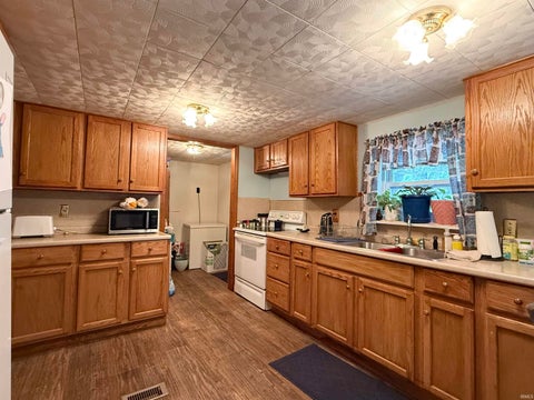 Tiny photo for 5101 Bassett Avenue, Evansville, IN 47715 (MLS # 202633243)