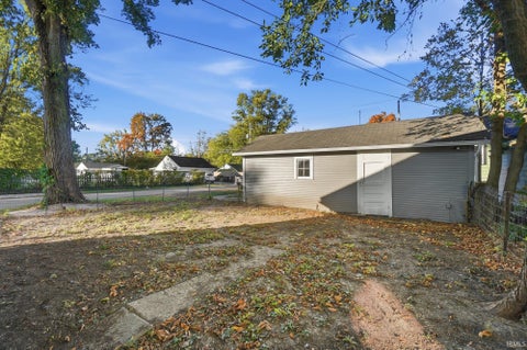 Tiny photo for 4438 Weisser Park Avenue, Fort Wayne, IN 46806 (MLS # 202643558)