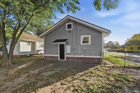 Tiny photo for 4438 Weisser Park Avenue, Fort Wayne, IN 46806 (MLS # 202643558)