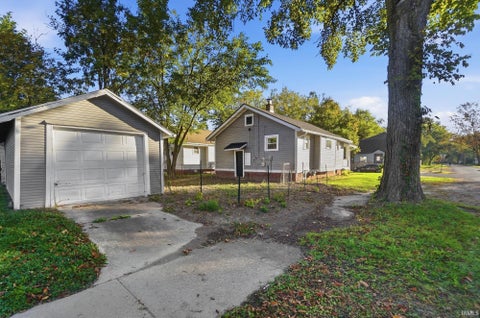 Tiny photo for 4438 Weisser Park Avenue, Fort Wayne, IN 46806 (MLS # 202643558)