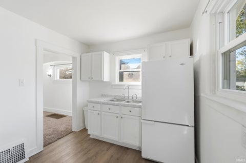 Tiny photo for 4438 Weisser Park Avenue, Fort Wayne, IN 46806 (MLS # 202643558)
