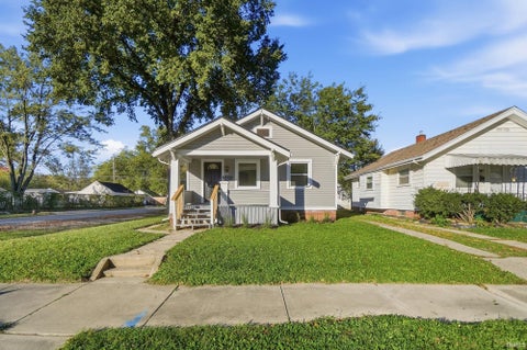 Tiny photo for 4438 Weisser Park Avenue, Fort Wayne, IN 46806 (MLS # 202643558)