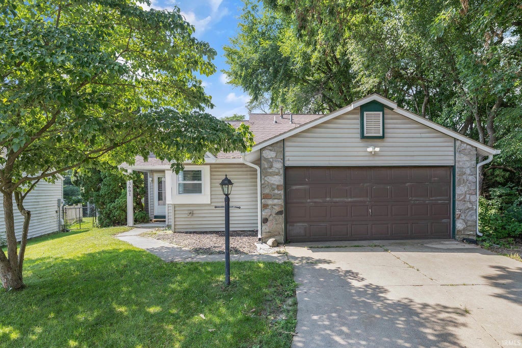 Photo of 3601 Naples Court, Elkhart, IN 46514 (MLS # 202631287)