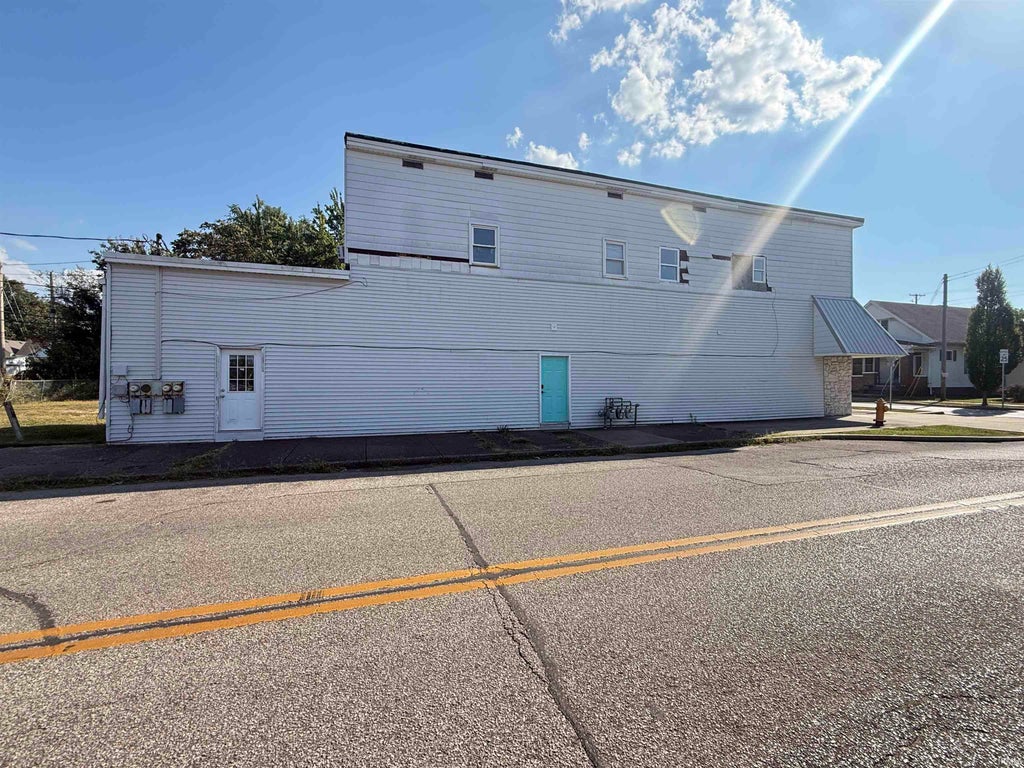 Photo of 1125 N Main Street, Evansville, IN 47711 (MLS # 202636517)