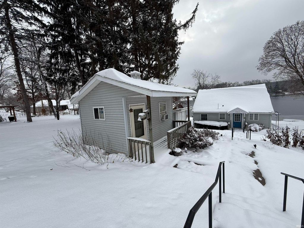 Photo of 8917 E Circle Drive S Drive, Syracuse, IN 46567 (MLS # 202547886)