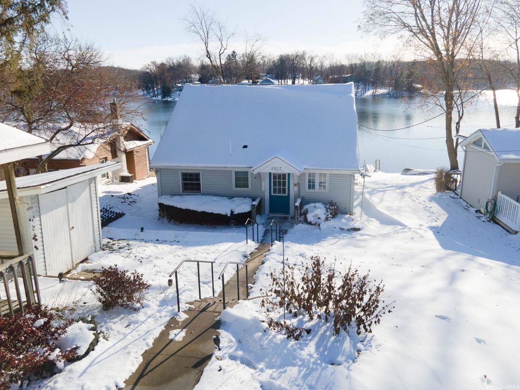 Photo of 8917 E Circle Drive S Drive, Syracuse, IN 46567 (MLS # 202547886)