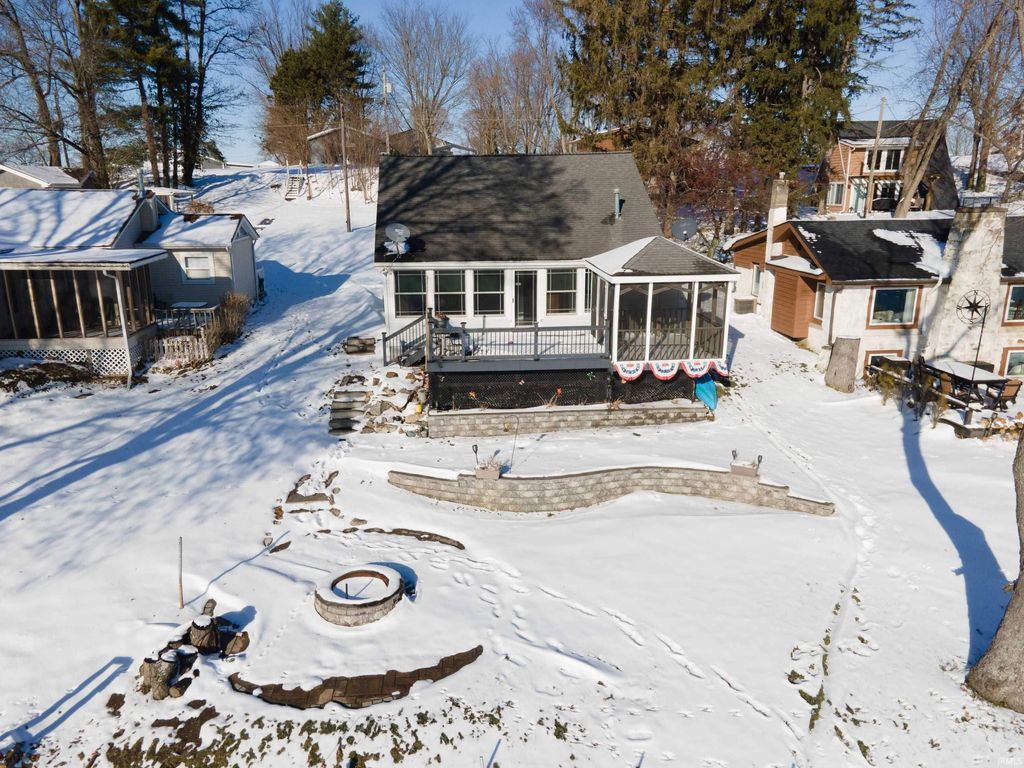 Photo of 8917 E Circle Drive S Drive, Syracuse, IN 46567 (MLS # 202547886)