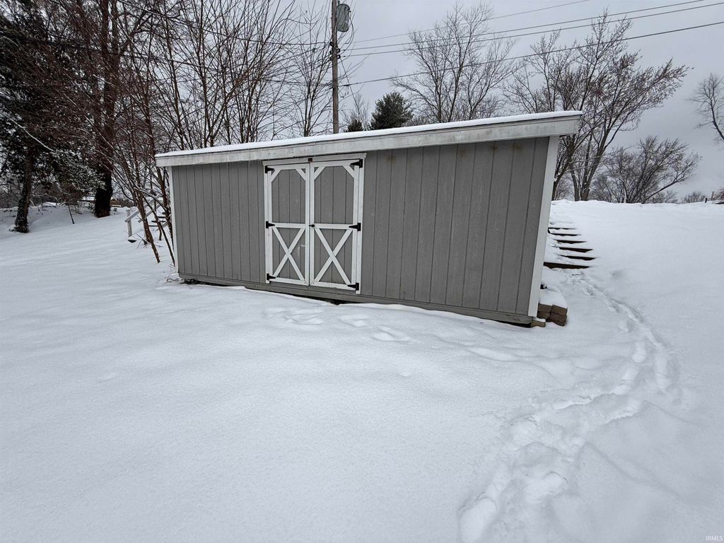 Photo of 8917 E Circle Drive S Drive, Syracuse, IN 46567 (MLS # 202547886)