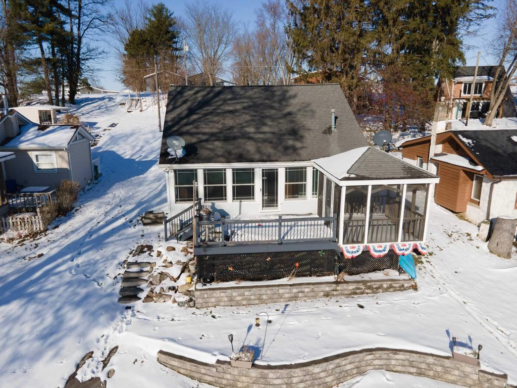 Photo of 8917 E Circle Drive S Drive, Syracuse, IN 46567 (MLS # 202547886)