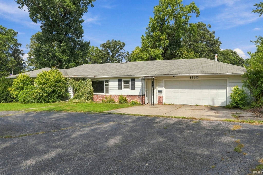 Photo of 1730 Lower Huntington Road, Fort Wayne, IN 46819 (MLS # 202639714)