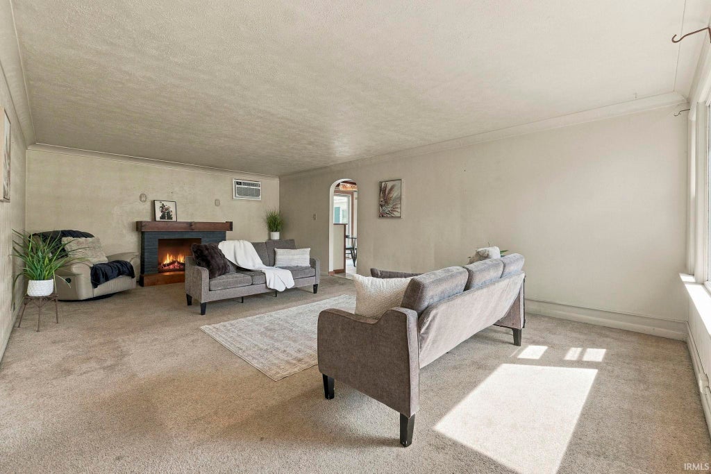 Photo of 1730 Lower Huntington Road, Fort Wayne, IN 46819 (MLS # 202639714)