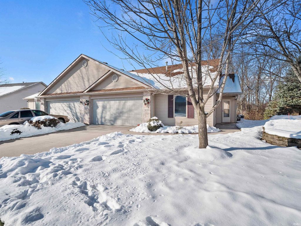 Photo of 9035 Falcons Run, Fort Wayne, IN 46825 (MLS # 202548451)