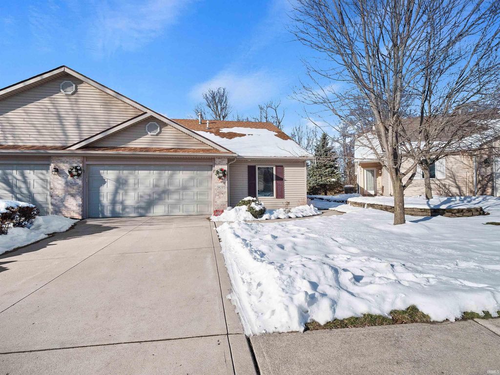 Photo of 9035 Falcons Run, Fort Wayne, IN 46825 (MLS # 202548451)