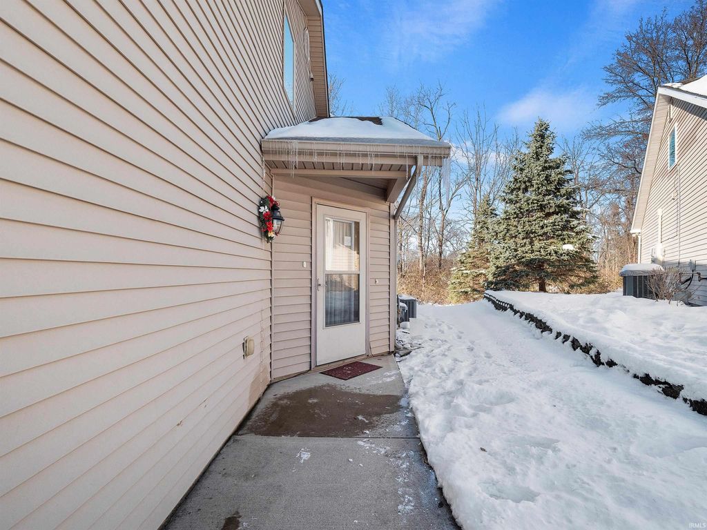 Photo of 9035 Falcons Run, Fort Wayne, IN 46825 (MLS # 202548451)