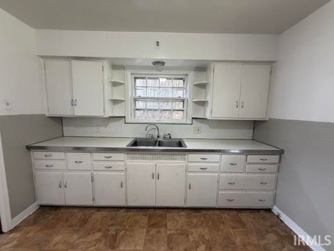 Tiny photo for 2702 Prast Boulevard, South Bend, IN 46628 (MLS # 202618678)