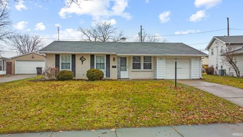 Photo of 3409 Collegiate Court, Fort Wayne, IN 46805 (MLS # 202612771)