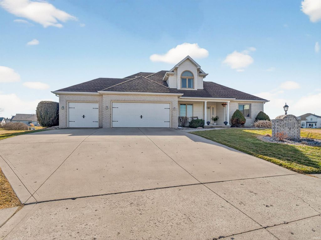Photo of 12511 Niblick Landing, Fort Wayne, IN 46818 (MLS # 202605437)