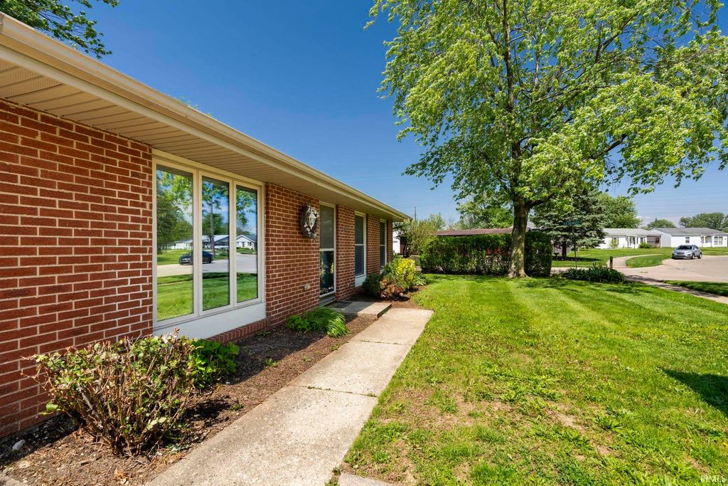 Photo of 1212 Beaumont Drive, Lafayette, IN 47905 (MLS # 202616593)