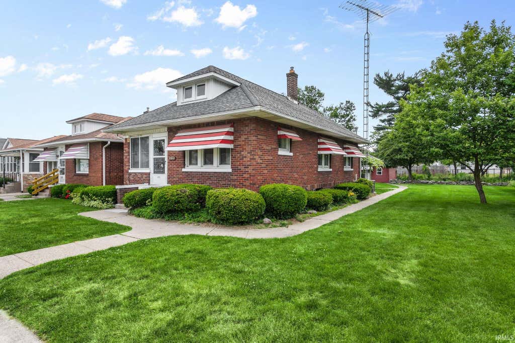 Photo of 2212 Franklin Street, South Bend, IN 46613 (MLS # 202622456)