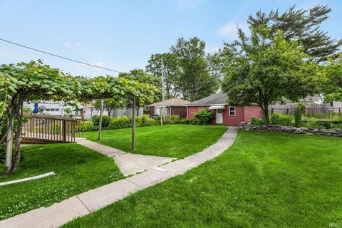 Tiny photo for 2212 Franklin Street, South Bend, IN 46613 (MLS # 202622456)
