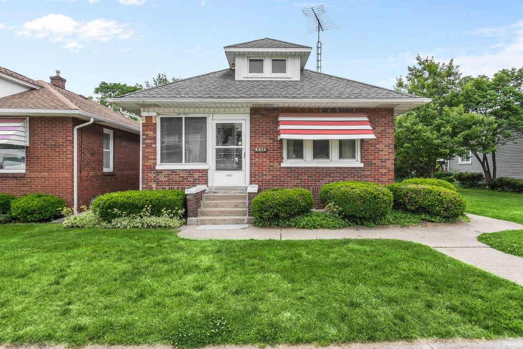 Photo of 2212 Franklin Street, South Bend, IN 46613 (MLS # 202622456)