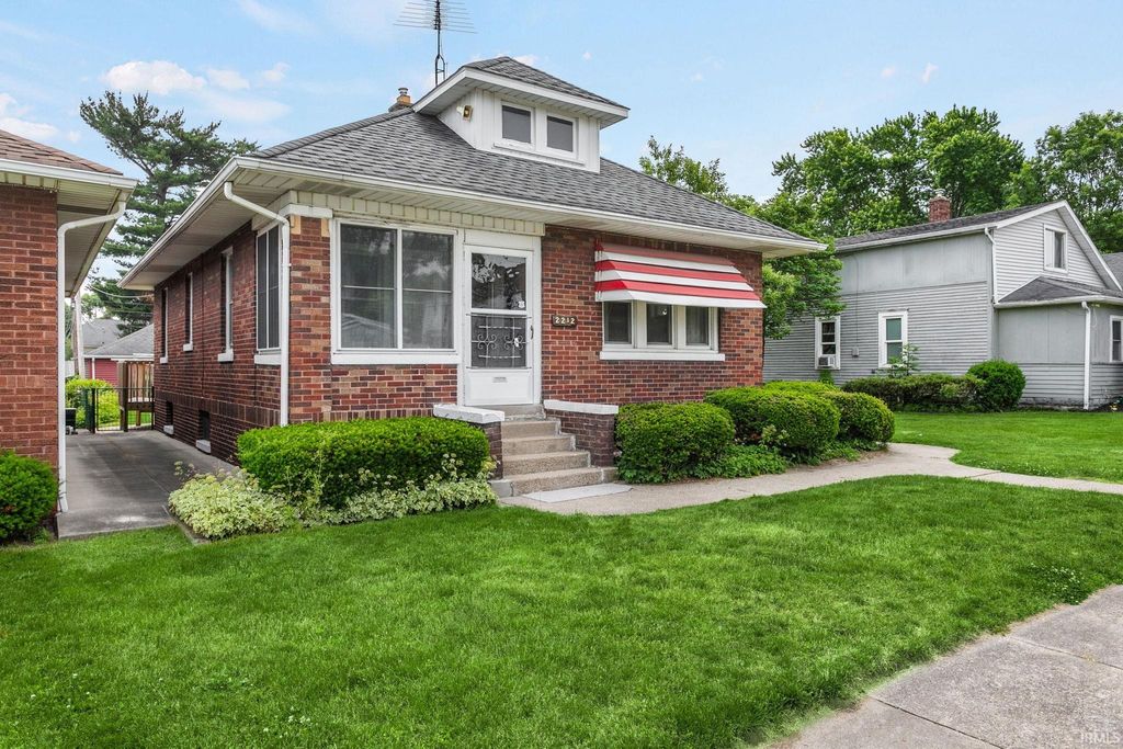Photo of 2212 Franklin Street, South Bend, IN 46613 (MLS # 202622456)