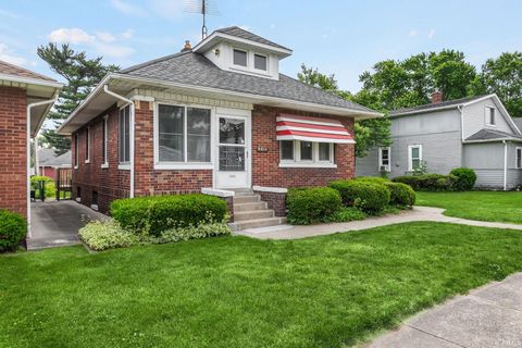 Tiny photo for 2212 Franklin Street, South Bend, IN 46613 (MLS # 202622456)