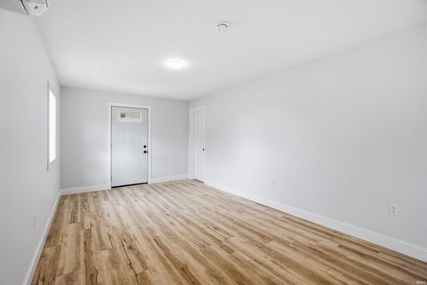 Tiny photo for 913 W Virginia Avenue, Kokomo, IN 46902 (MLS # 202608848)