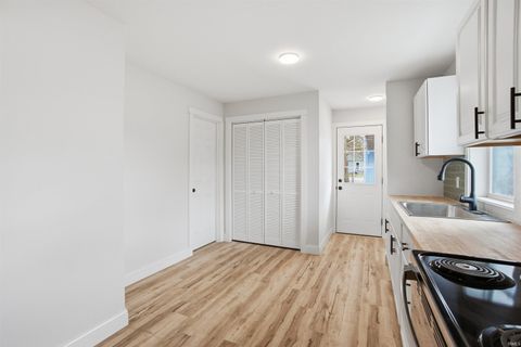 Tiny photo for 913 W Virginia Avenue, Kokomo, IN 46902 (MLS # 202608848)