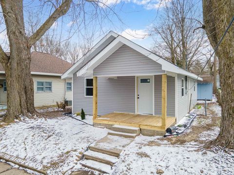 Photo of 913 W Virginia Avenue, Kokomo, IN 46902 (MLS # 202608848)