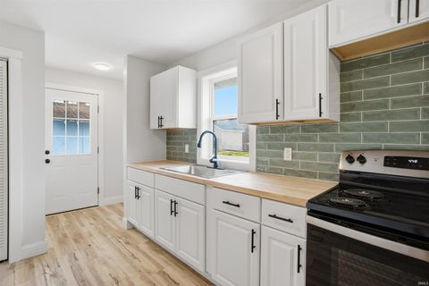 Tiny photo for 913 W Virginia Avenue, Kokomo, IN 46902 (MLS # 202608848)